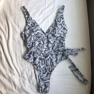 Zaful snakeprint one piece with tie